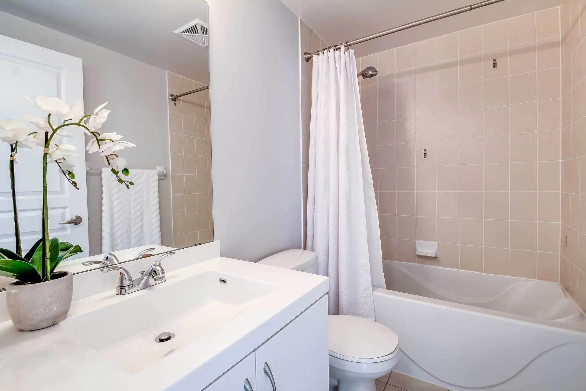Bathroom refinishing - NuFinishPro