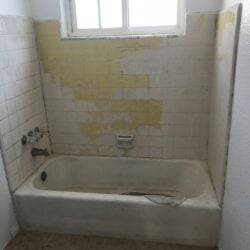 4a-vaňa-a-dlaždice-pred.jpg-vylepšené(1)